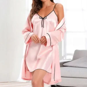 Bathrobe and chemise pink