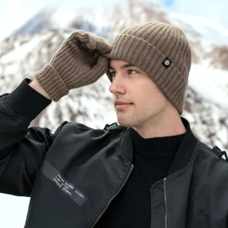 Unisex wool cap and gloves brown