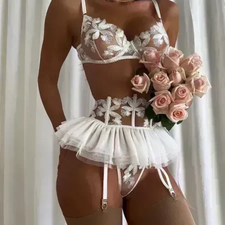 Bride's Romantic White Lingerie Set Sexy Underwear 3-Piece And Hold-Ups
