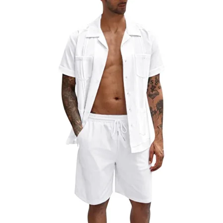 Ensfarget skjorte og shorts sett for menn hvitt