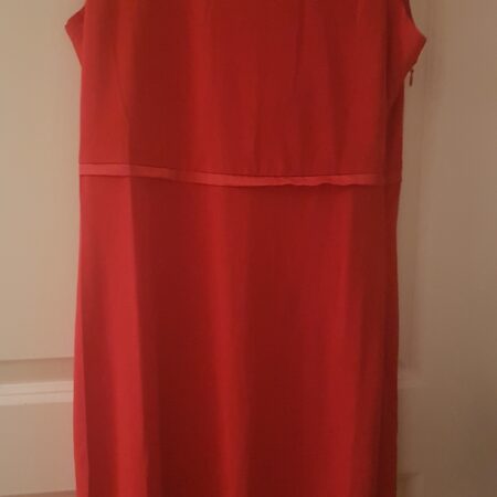 Rød kjole med langt glidelås bak