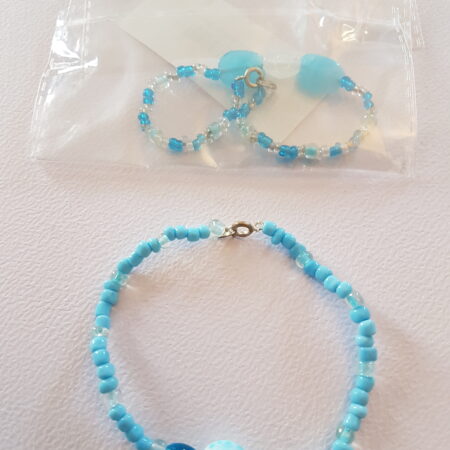 Girl's bracelet blue beads