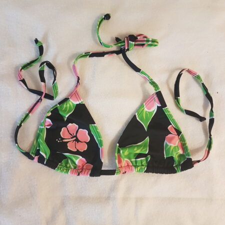 Blomstret sort bikini overdel