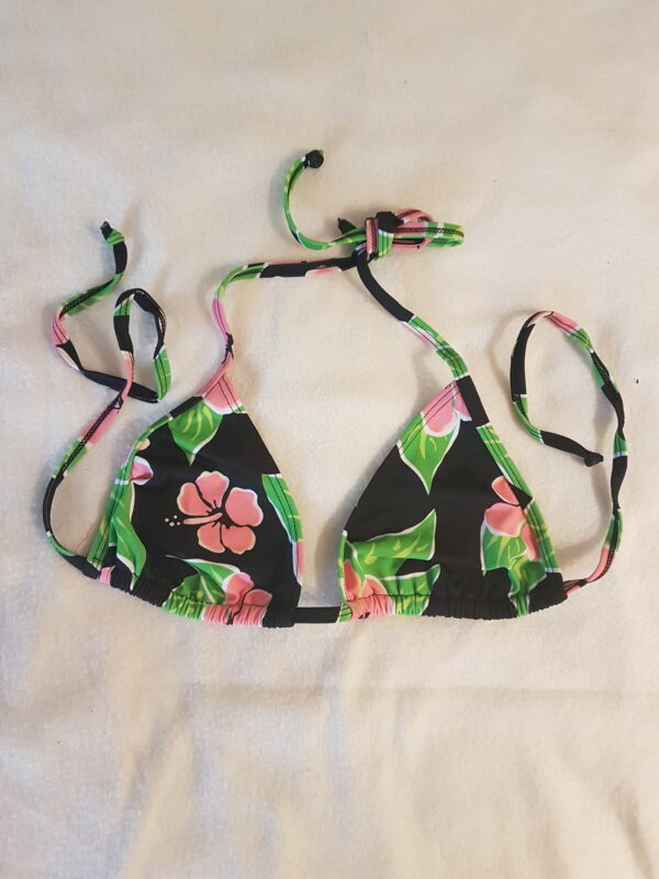 Blomstret sort bikini overdel