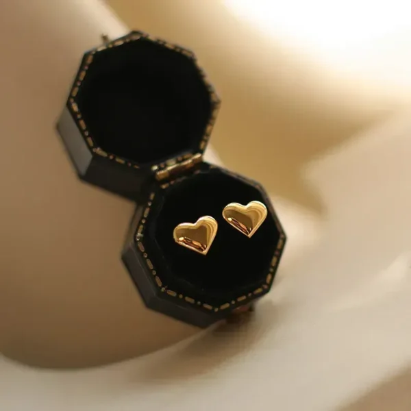 Sweet heart ear-studs