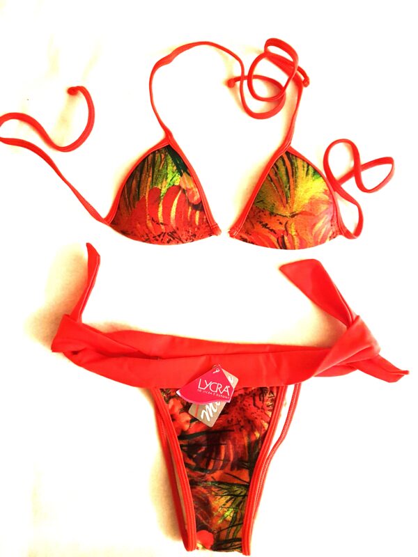 Oransje blomstret bikini